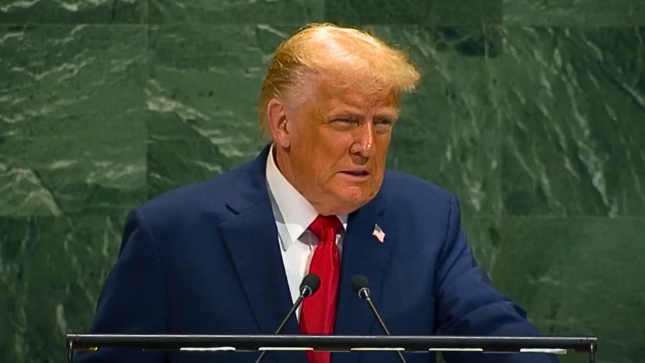 Trump: immigrazione irregolare e green economy distruggono l'Occidente