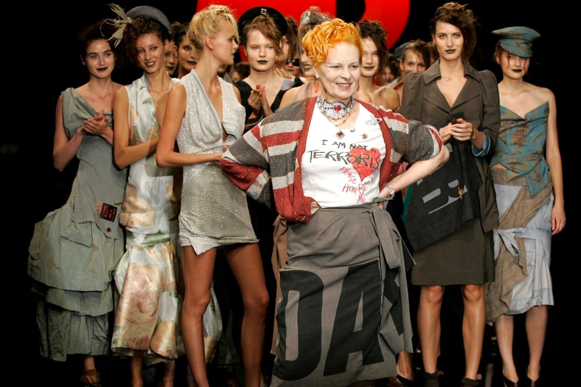 Vivienne Westwood. Sfilate».Un volume per festeggiare gli 80 anni della  regina del punk - Panorama